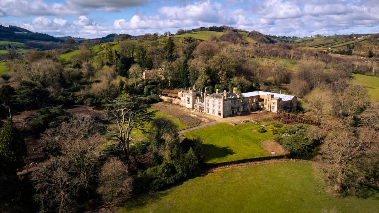 Llanerchydol Hall Suites Уелшпул Екстериор снимка