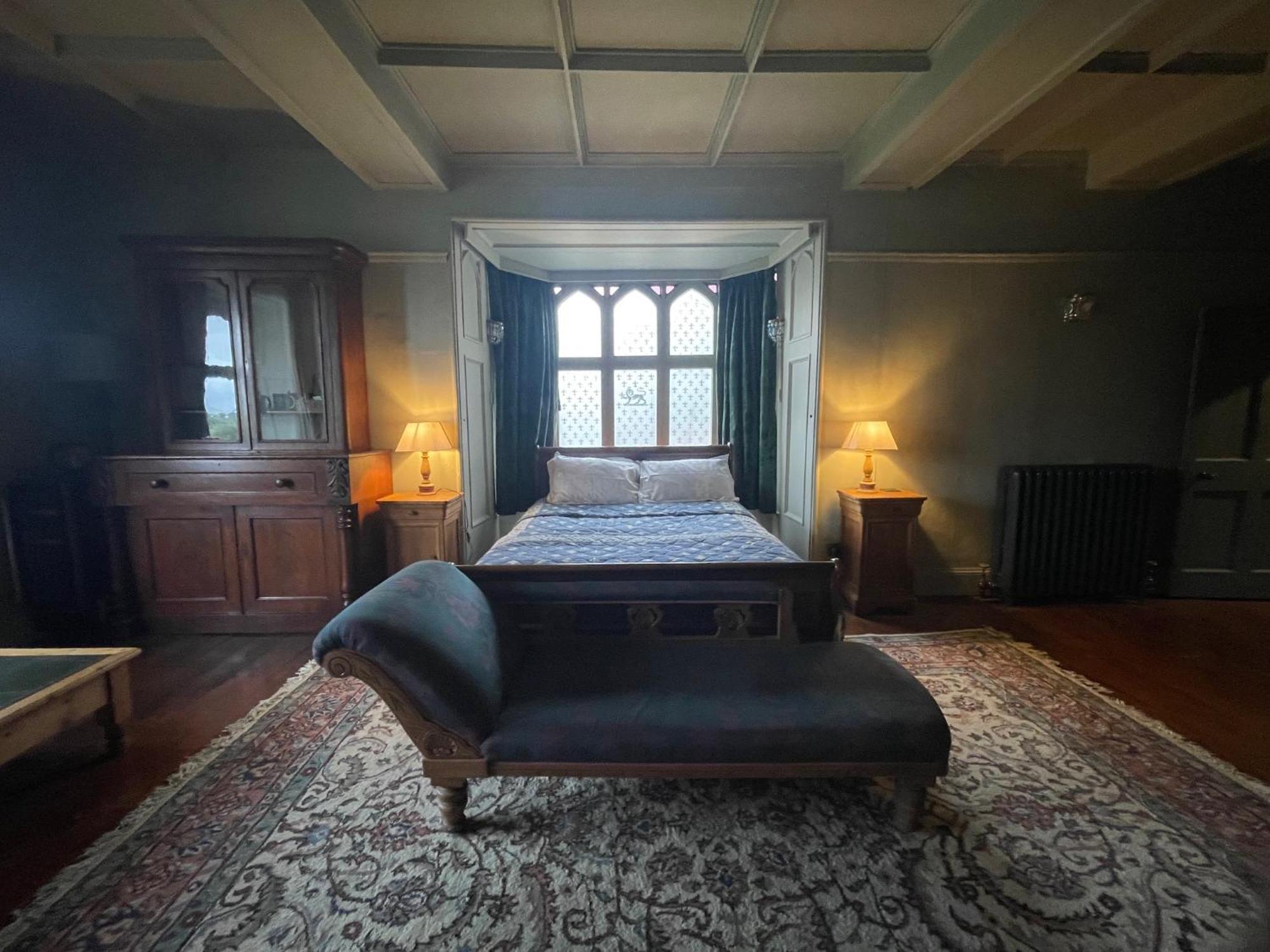 Llanerchydol Hall Suites Уелшпул Екстериор снимка