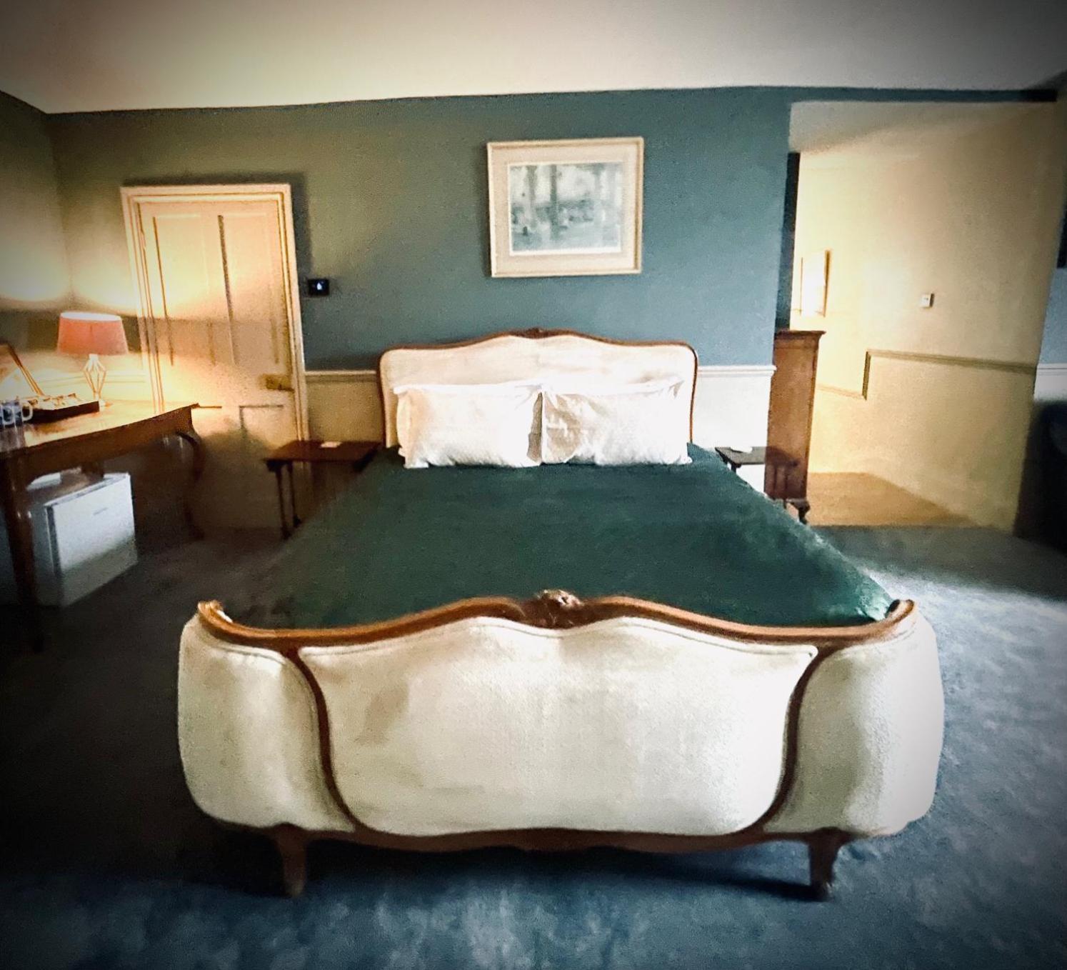 Llanerchydol Hall Suites Уелшпул Екстериор снимка