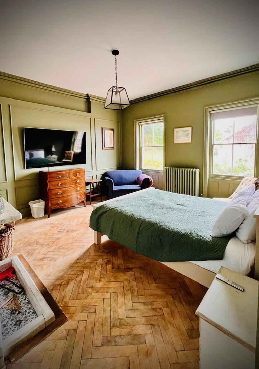 Llanerchydol Hall Suites Уелшпул Екстериор снимка