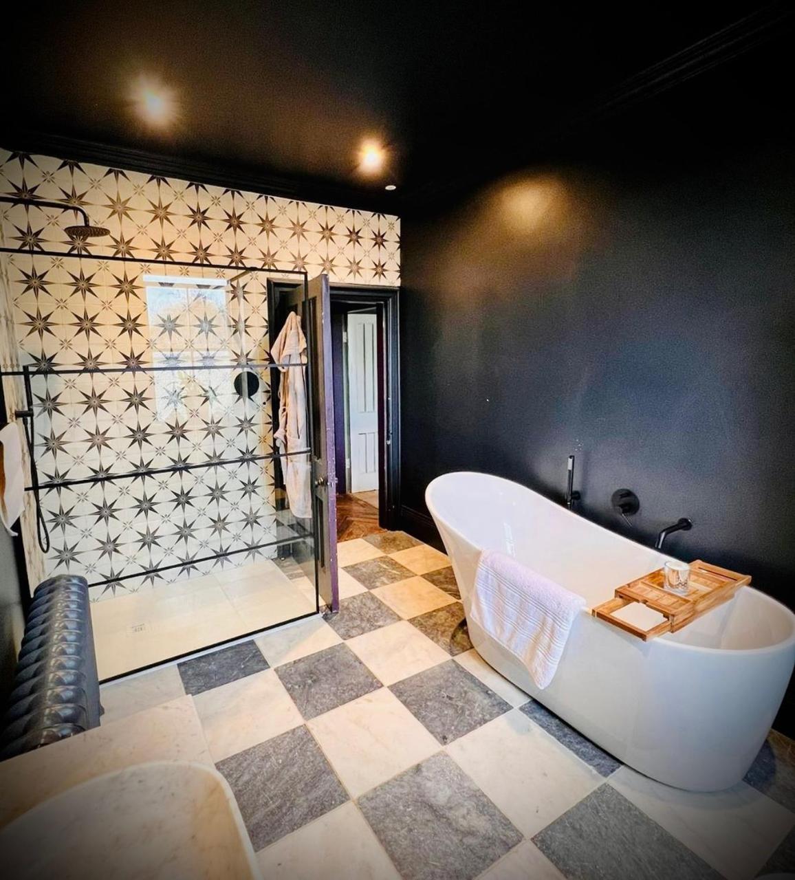 Llanerchydol Hall Suites Уелшпул Екстериор снимка