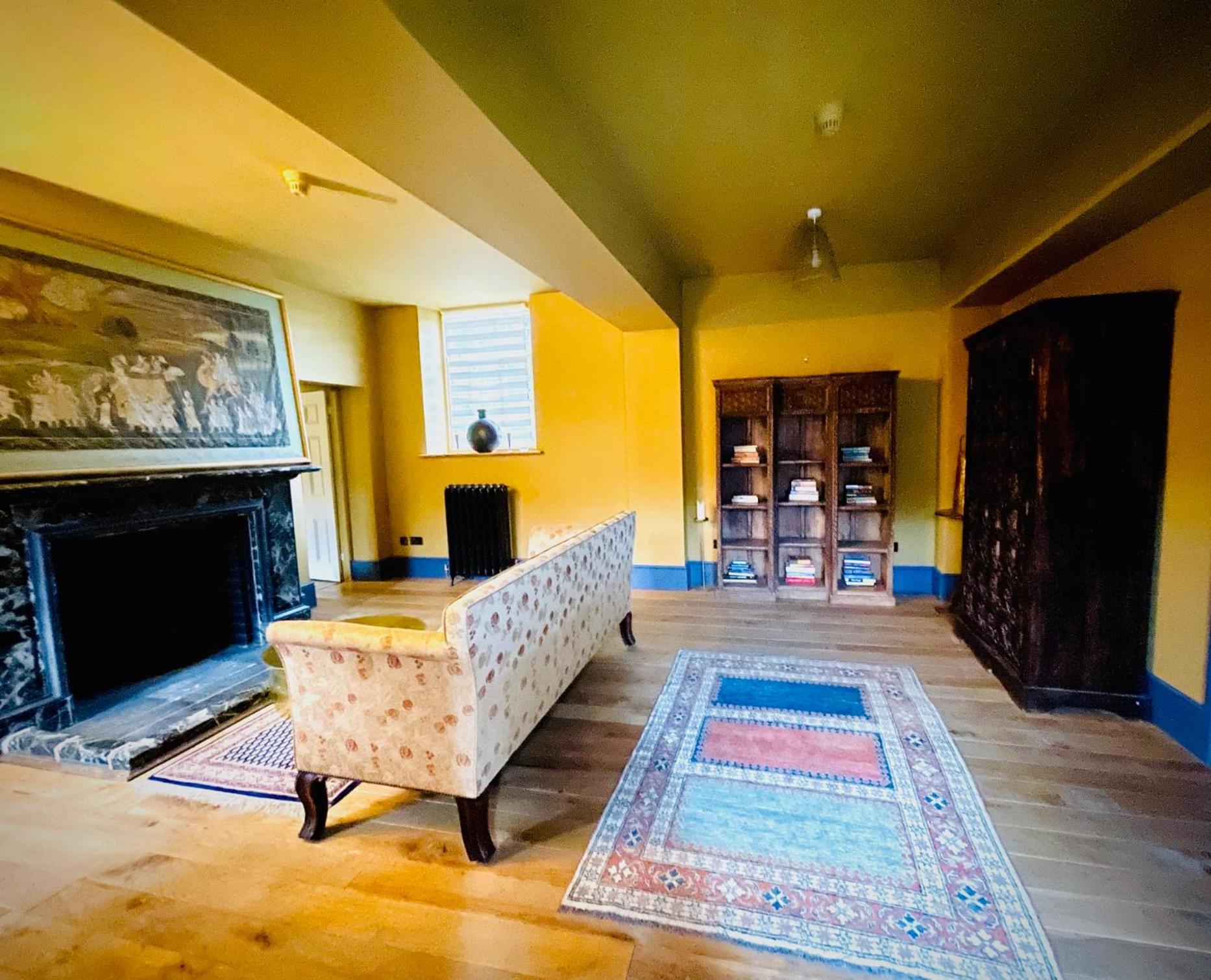 Llanerchydol Hall Suites Уелшпул Екстериор снимка