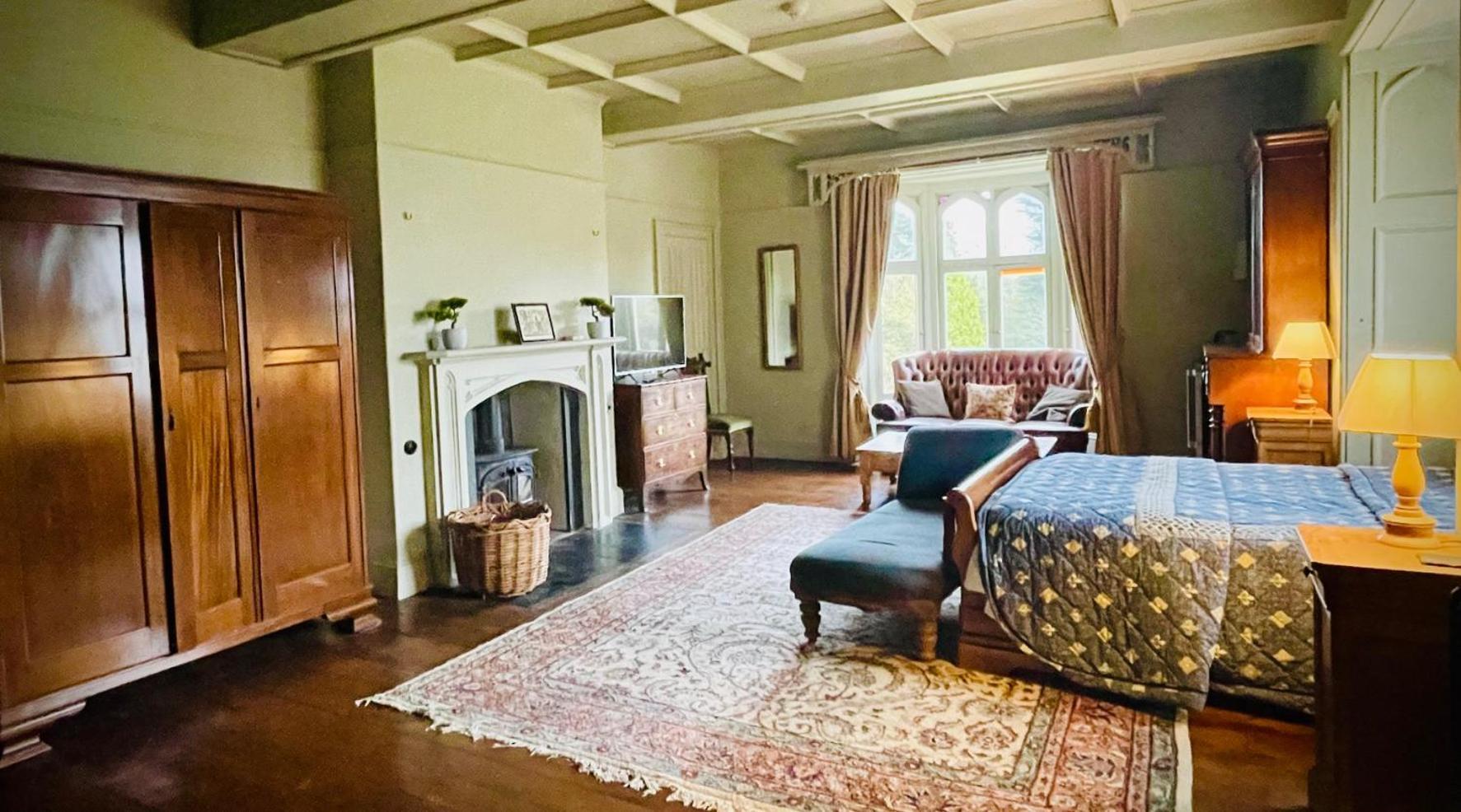 Llanerchydol Hall Suites Уелшпул Екстериор снимка