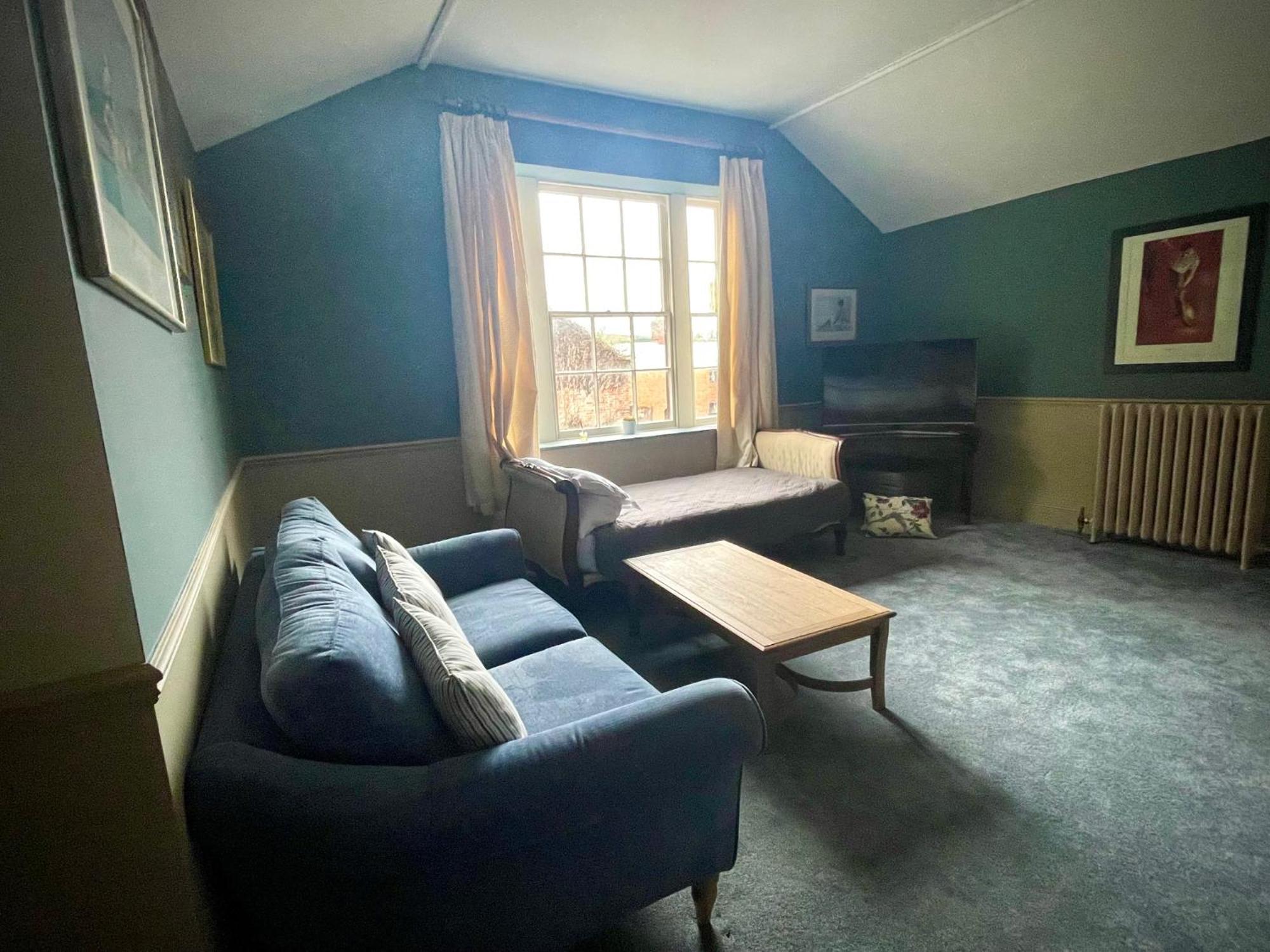 Llanerchydol Hall Suites Уелшпул Екстериор снимка