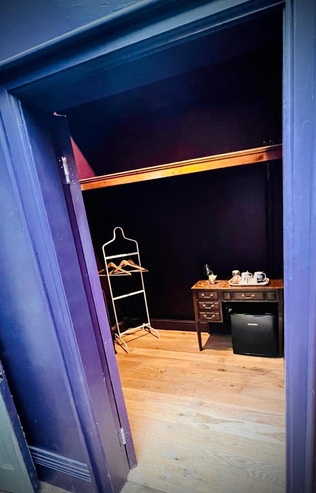 Llanerchydol Hall Suites Уелшпул Екстериор снимка