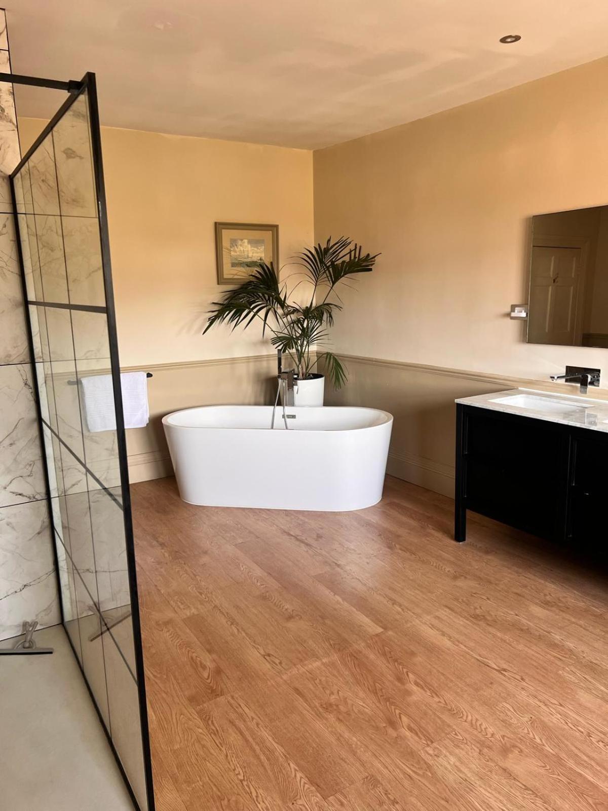 Llanerchydol Hall Suites Уелшпул Екстериор снимка